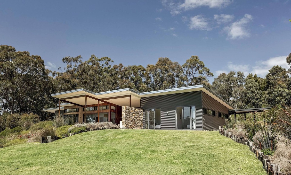 Yallingup Siding House | IDYLLIC RURAL ESCAPE BOASTING BREATHTAKING BUSHLAND VIEWS