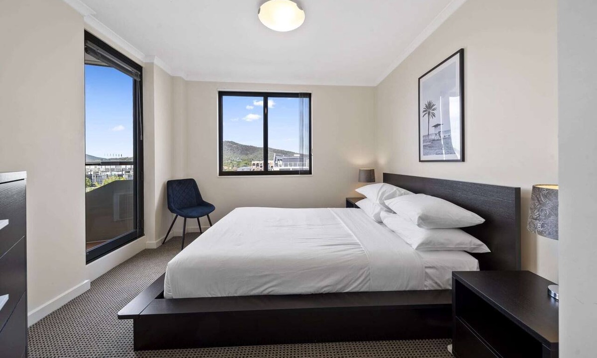 Braddon Apartment | Inner-City 2-Bed with Parking, Pool, Gym & BBQ