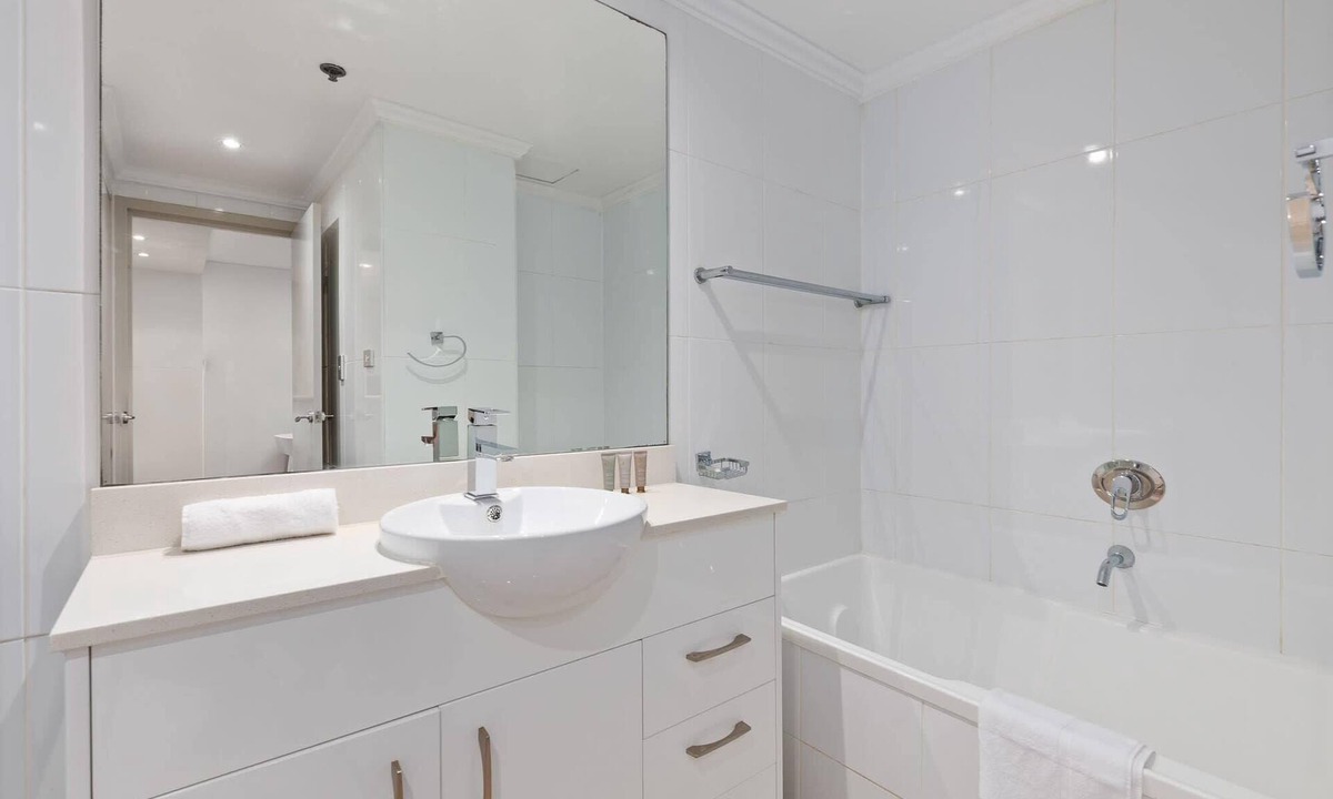 Waterloo Apartment | Inner-city Stay with Pool and Gym Access