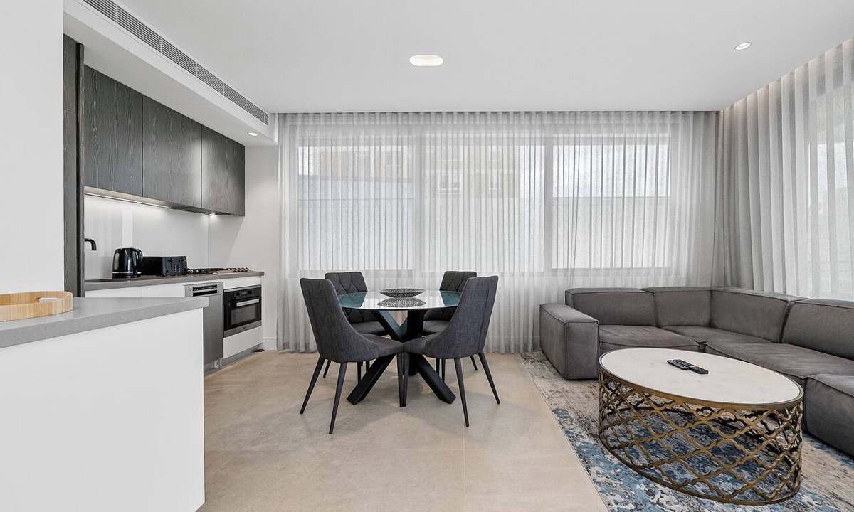 Coogee Apartment | Inviting 2BR Unit w/Parking near Coogee Beach