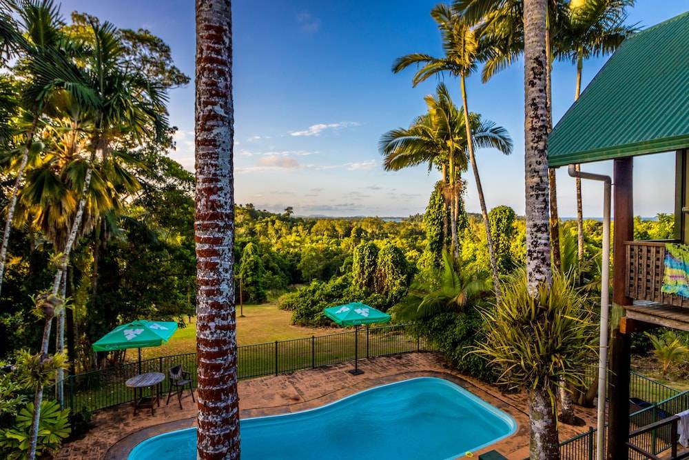 Bingil Bay Hostel | Jackaroo Treehouse Mission Beach