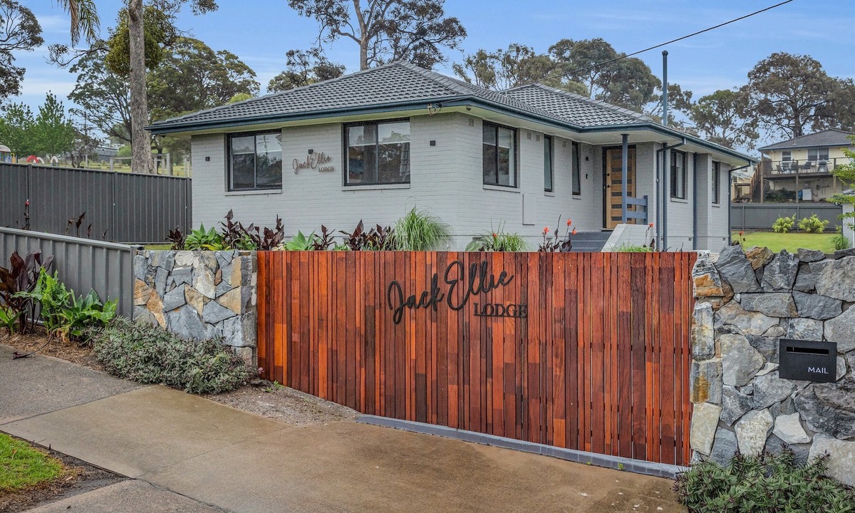 Eden Cottage | JackEllie Lodge - Pet Friendly and fenced