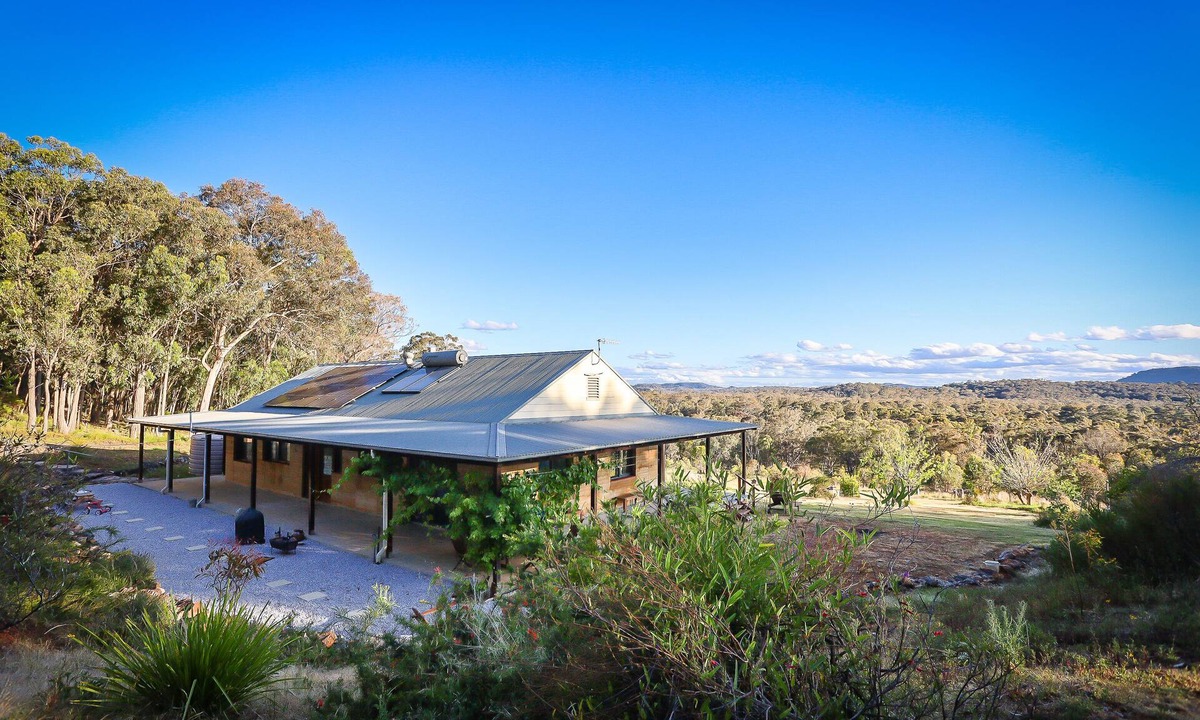 Upper Growee House | Jamaicaville - 90 Acre hilltop off-grid eco-home with awesome views