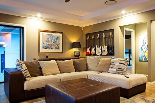 Millfield House | Jasmine Lodge - Idyllic home with pool, mtn views