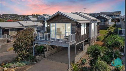 Caves Beach Villa | Jesbellerai Villa- Caves Beach Resort