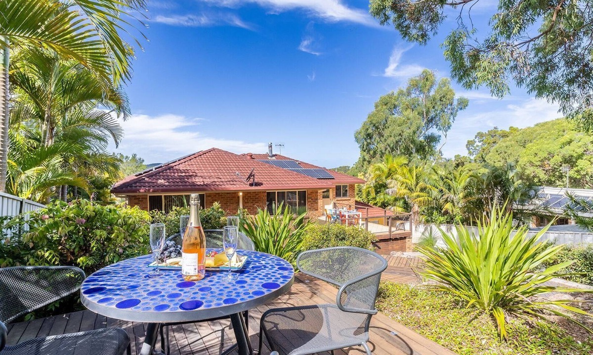 Salamander Bay House | Kanimbla House 15 Kanimbla Dr - air con, WiFi and pet friendly