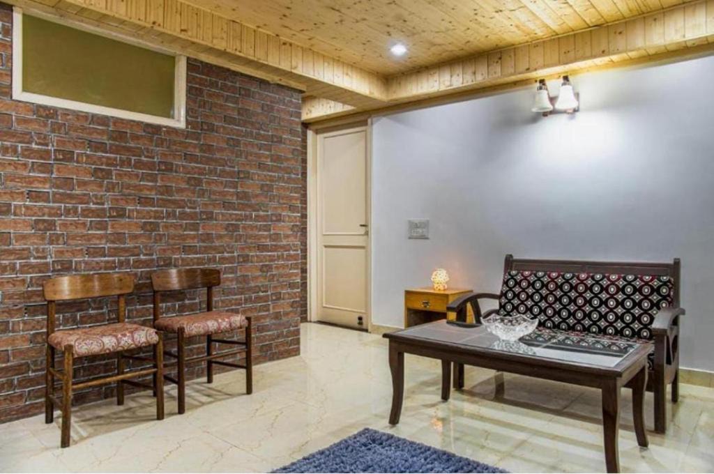 Dharampur Apartment | Kasauli jvvhvkhvhv