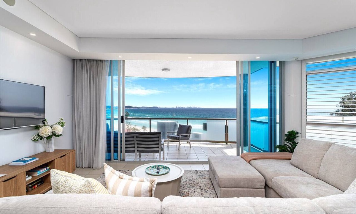 Coolangatta Apartment | Kirra Oceanfront Views