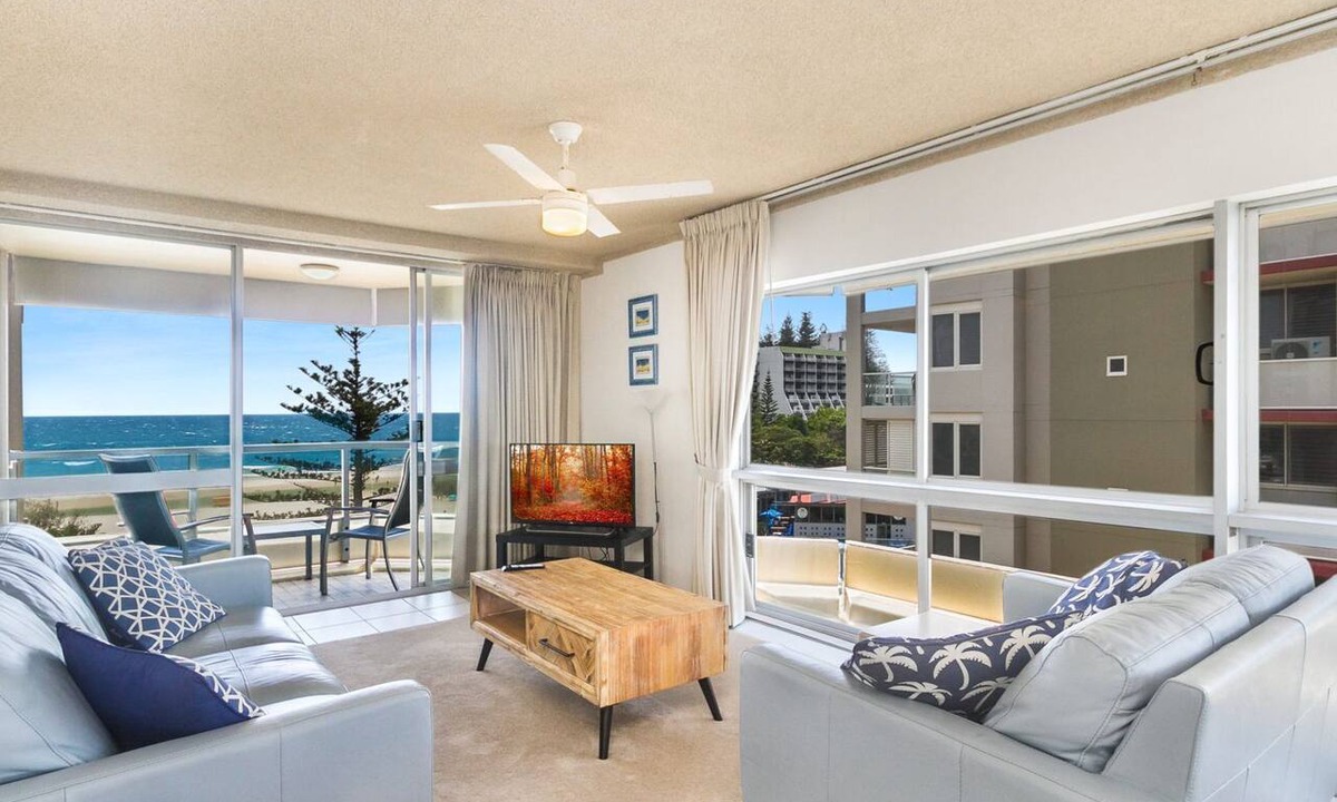 Coolangatta Apartment | Kooringal Unit 20 Located right on Greenmount beach with ocean views