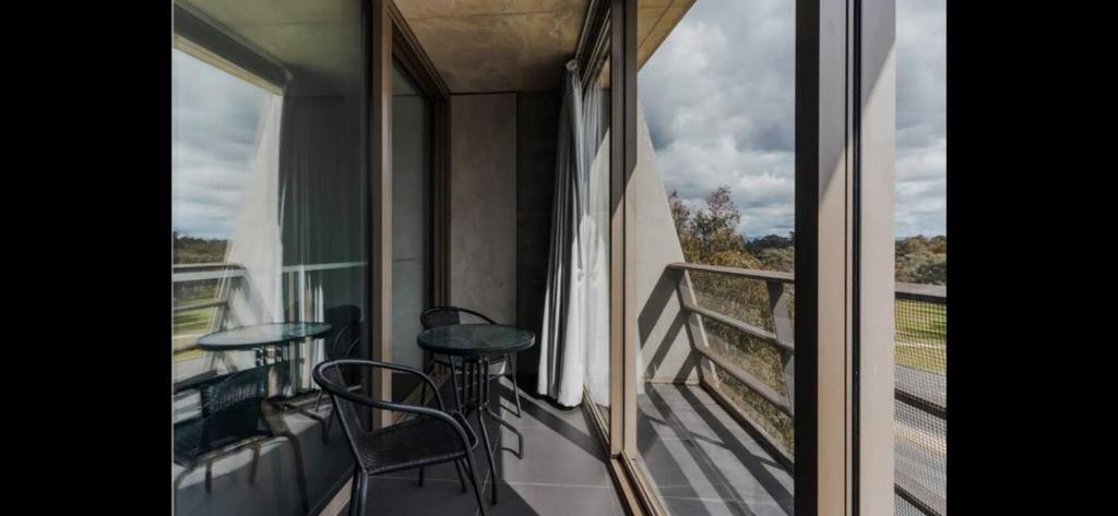 City West Apartment | Lake Burley Griffin & ANU City StayFree Parking