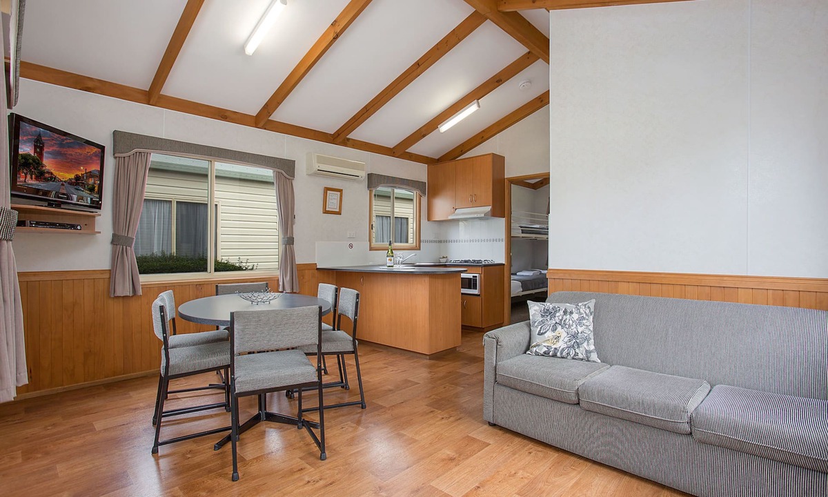 Hamilton Other | Lake Hamilton Motor Village & Caravan Park
