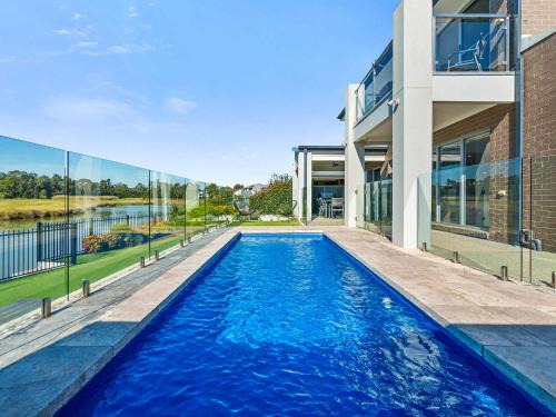 Yarrawonga House | Lake Resort on Black Bull