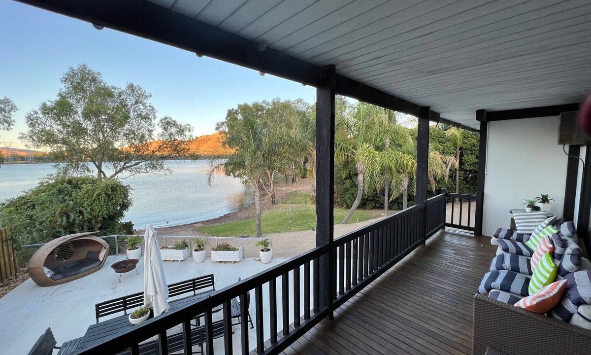 Bonnie Doon House | Lakefront Palms