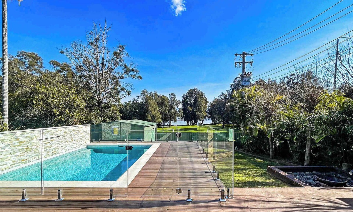 Oak Flats House | Lakeside Haven
