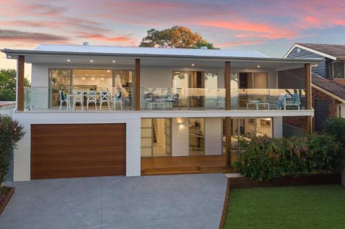 Budgewoi House | Lakeview Luxury