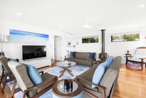 Culburra Beach House | Lakeviews - Pet Friendly with Fireplace