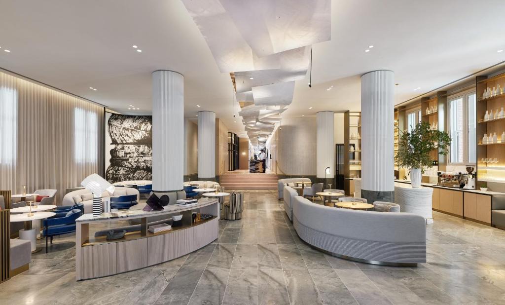 East Melbourne Hotel | Lanson Place Parliament Gardens