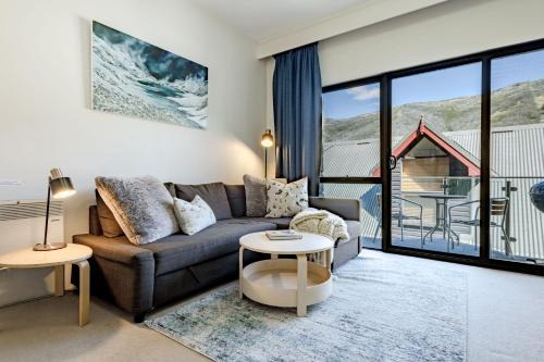 Thredbo Apartment | Lantern 08 Balcony