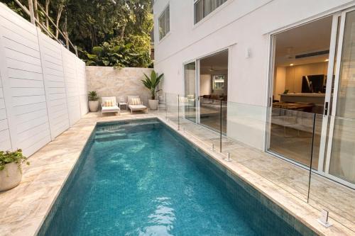 Currumbin House | Large, luxury house in Currumbin, by the beach