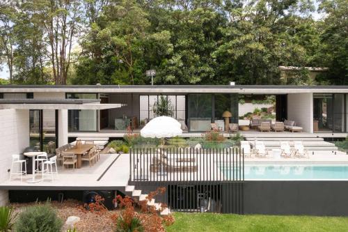 Doonan House | Latitude 156 - Elevated Luxury Overlooking the Greens