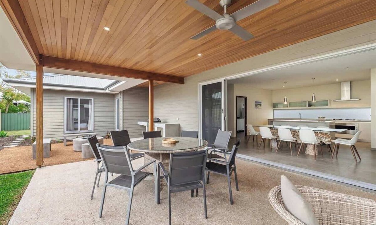 Quindalup House | Leeuwin House—Spacious Seaside Living for Groups