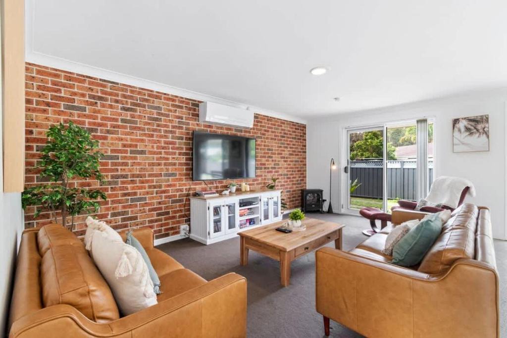 Maloneys Beach Villa | Light and Bright at Maloneys