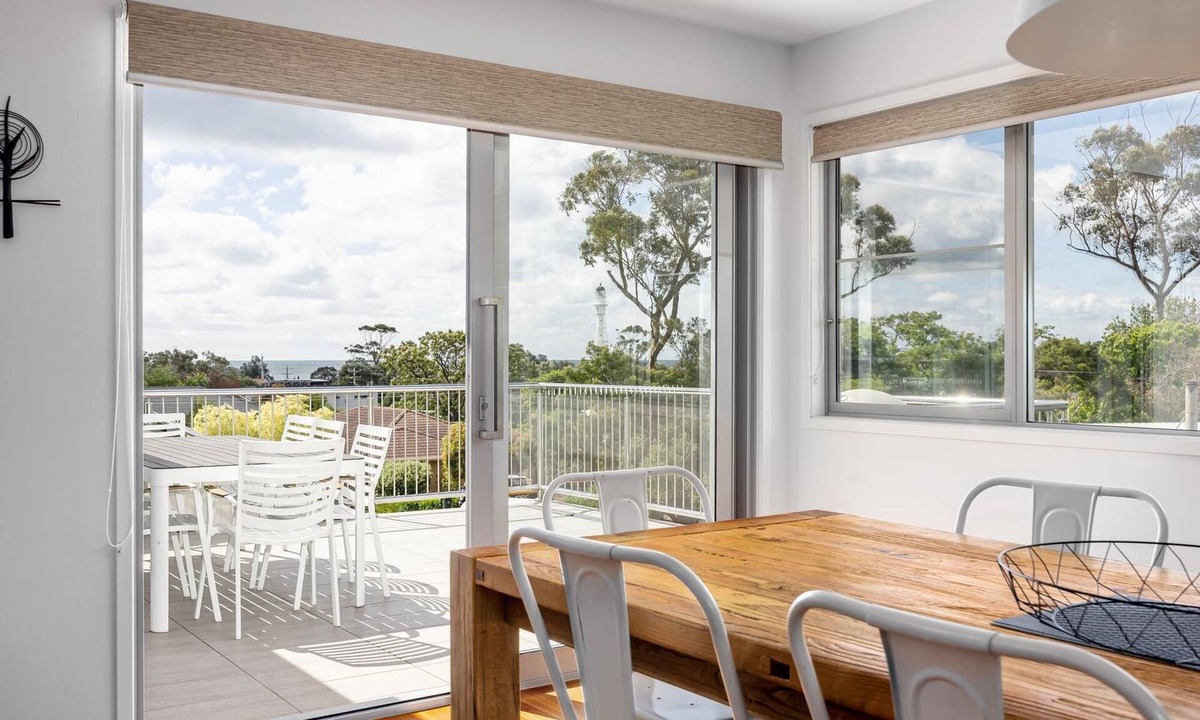 McCrae House | Lighthouse Views, McCrae - Stunning views of bay and lighthouse