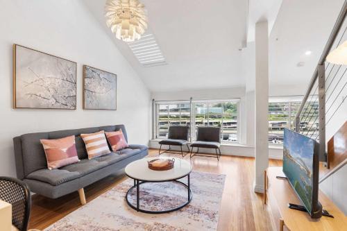 Woolloomooloo Apartment | Loft-Style Waterfront Apartment