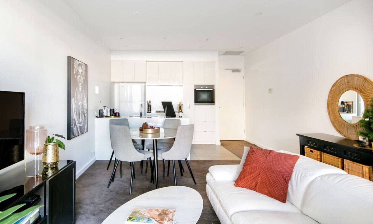 Adelaide Central Business District Apartment | Lux 2BR on Hindmarsh-Pool/Gym/Wifi/Netflix/Carpark