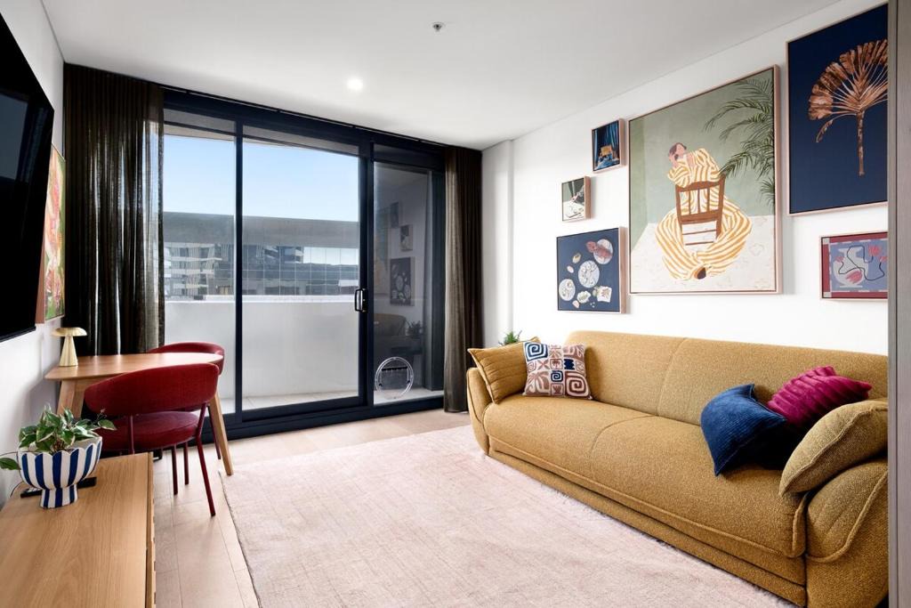 Newcastle Apartment | Luxe Apartment - Pool, Gym, Parking, Sky Rooftop