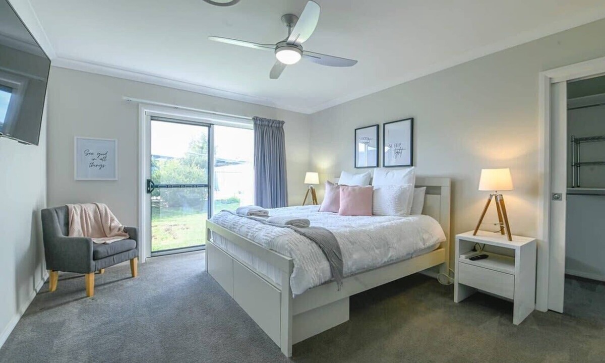 Dubbo House | Luxe on Lincoln - Close to Zoo, Rejuvenating Pool