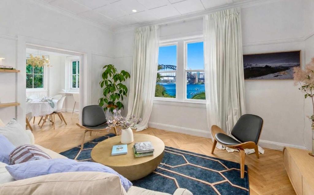 Lavender Bay Apartment | Luxurious Couple's Nest - With Iconic Sydney Harbour Bridge Views