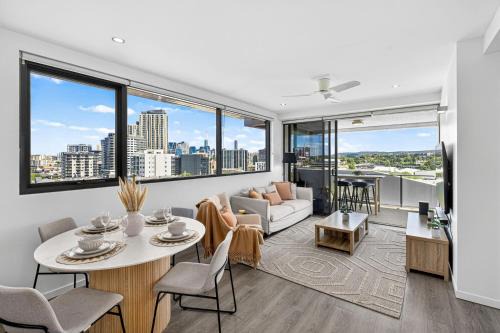 Bowen Hills Apartment | Luxury 2Bed2Bath Apt with Pool, Parking, Gym and Views