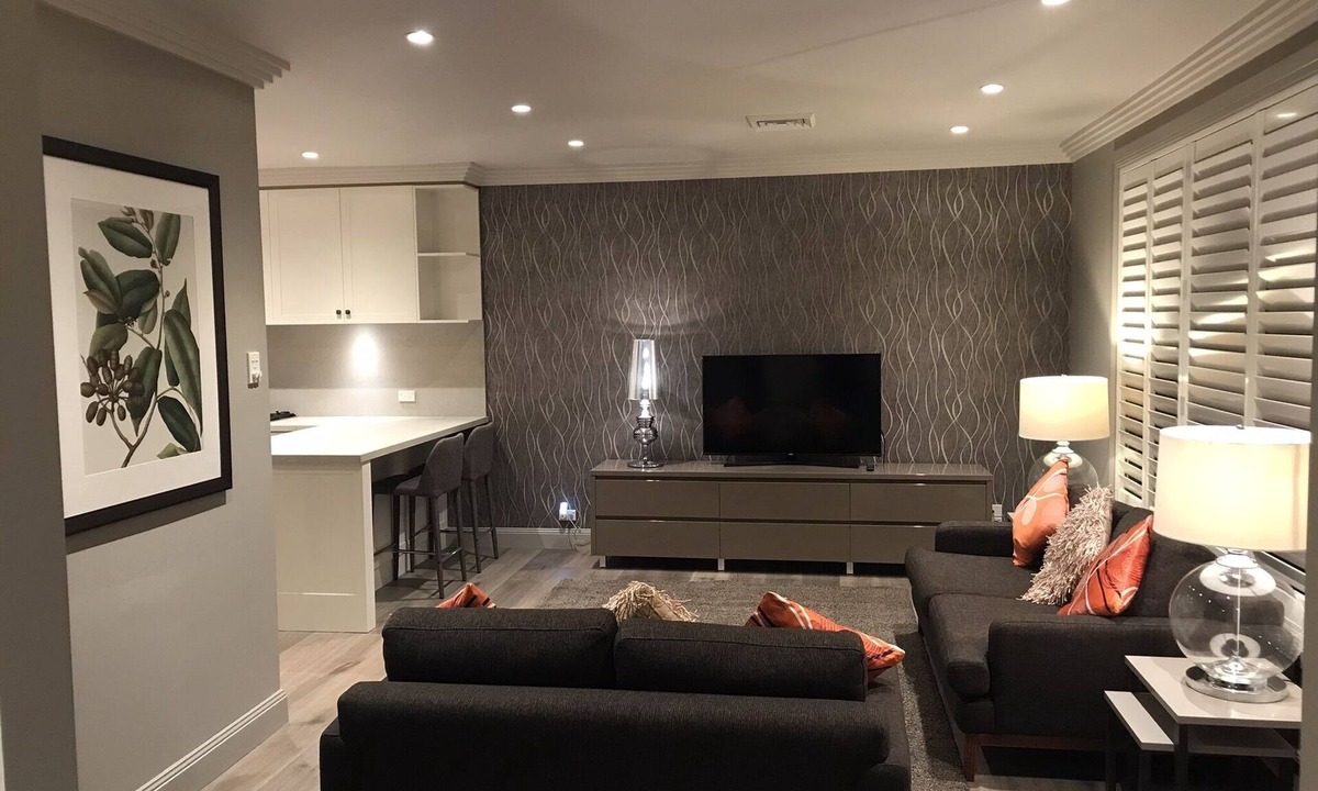 Calare House | LUXURY ACCOMMODATION - 5 MINS FROM CBD - BRAND NEW RENOVATION