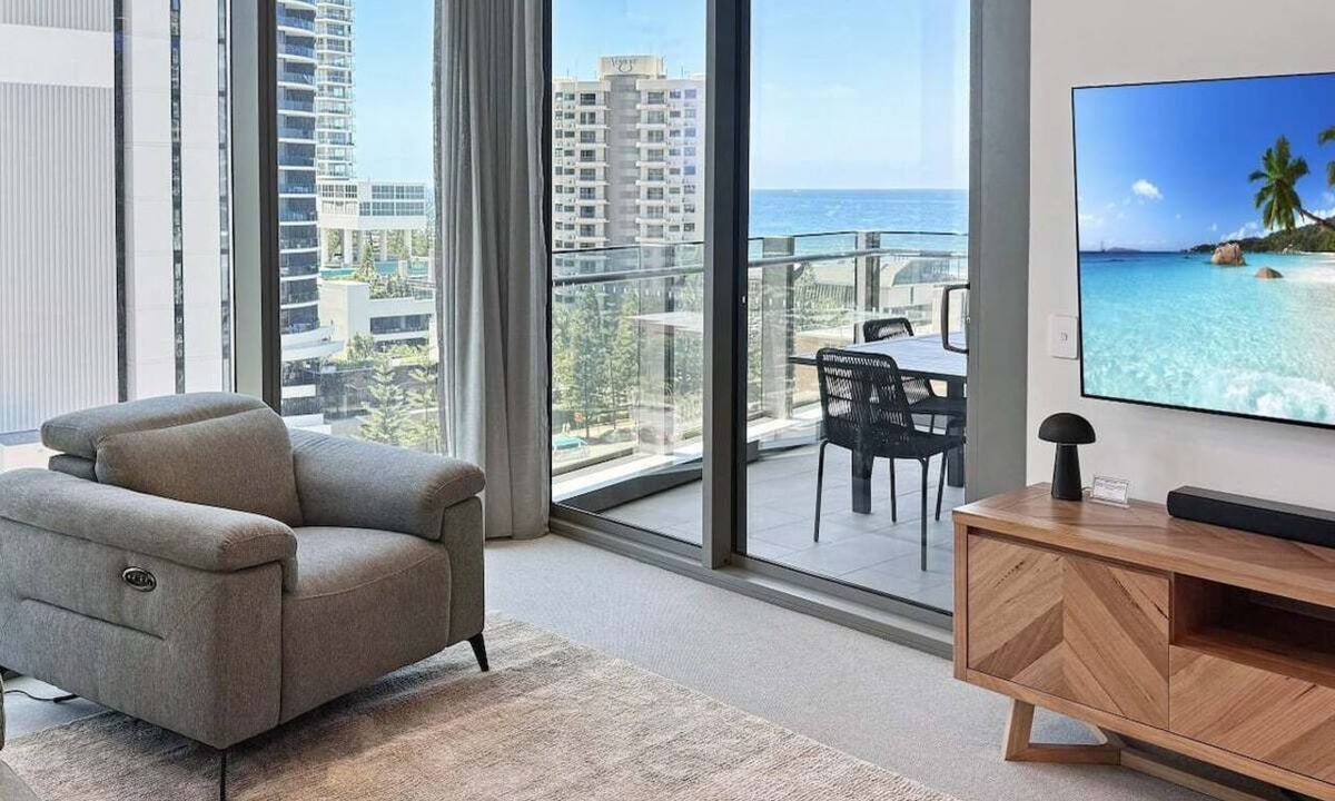 Broadbeach Apartment | Luxury Signature Stay Ocean Views 2BR Lvl 9