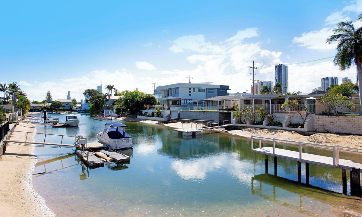 Broadbeach Waters House | Luxury Villas Majestic Palms (Heated Pool)