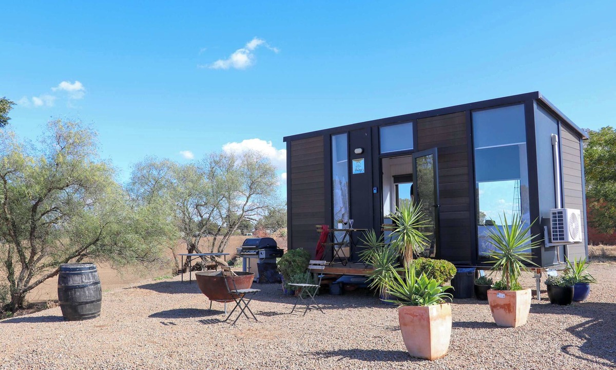 Narromine House | Macquarie River View by Tiny Away