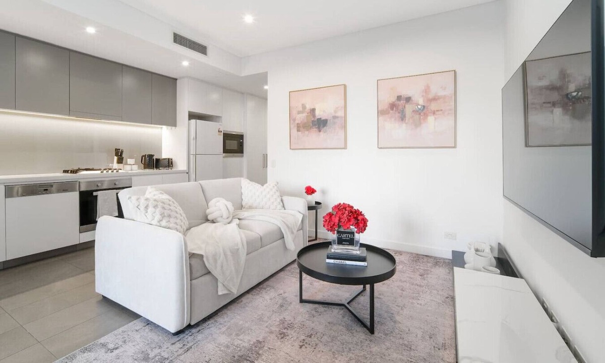 Forest Lodge Apartment | Marble Bloom | 1BR near Sydney CBD + FREE Parking