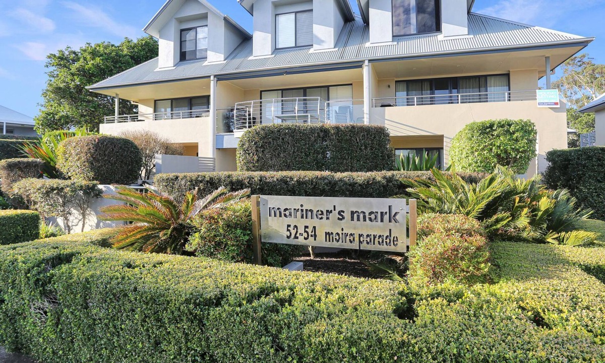 Hawks Nest House | Mariners Mark 1 - panoramic views of the Myall River