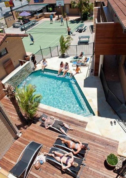 Surfers Paradise Hostel | Maxmee Backpackers Resort