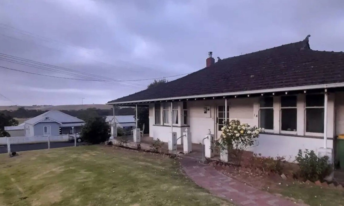 Casterton House | Maxwell Cottage - Casterton, VIC