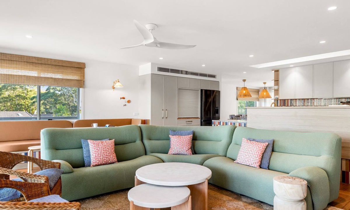 Mollymook Beach House | McGrath welcomes you to Hook Wine And Sinker