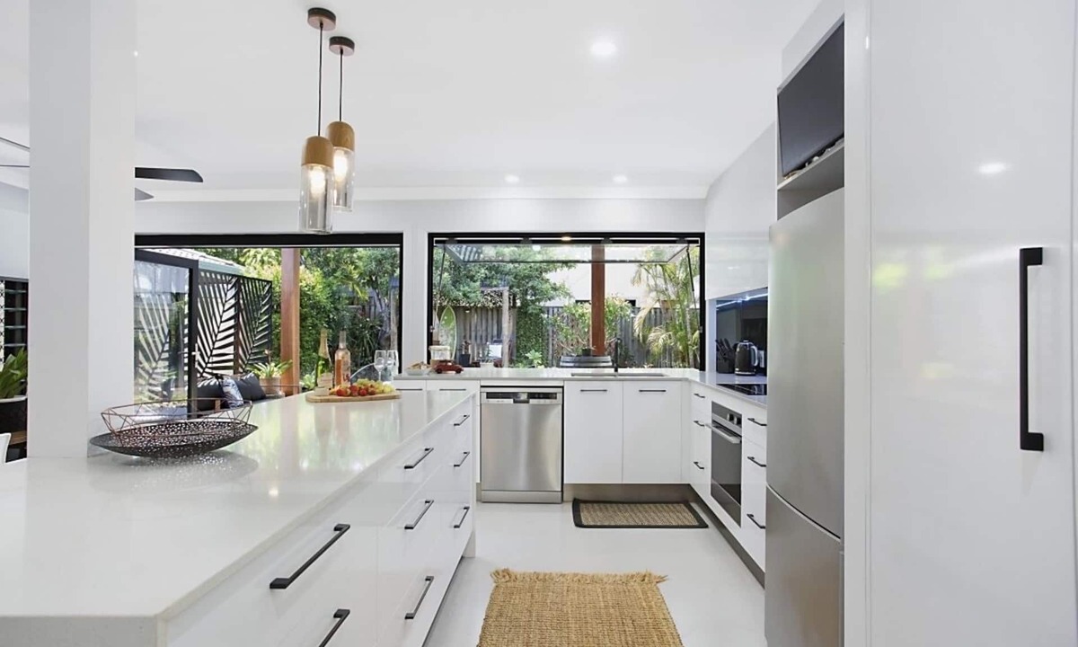 Mermaid Beach House | Mermaid/Nobby Beach House - by the beach