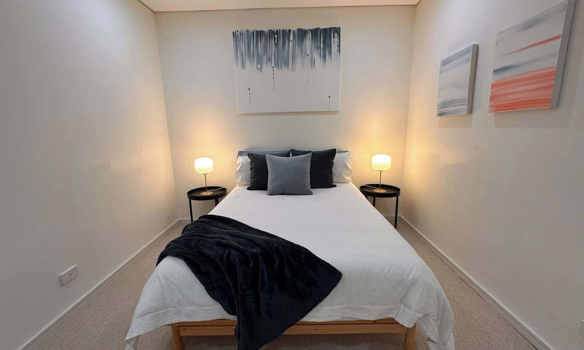 Petersham Apartment | MetaWiseBnB Spacious Apartment – 6km to CBD