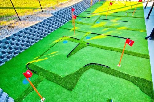 Aratula House | Mini Golf Getaway