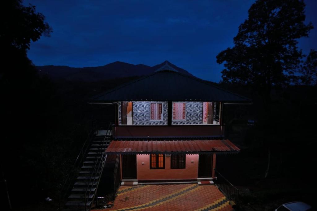 Anachal House | Misty View Cottage