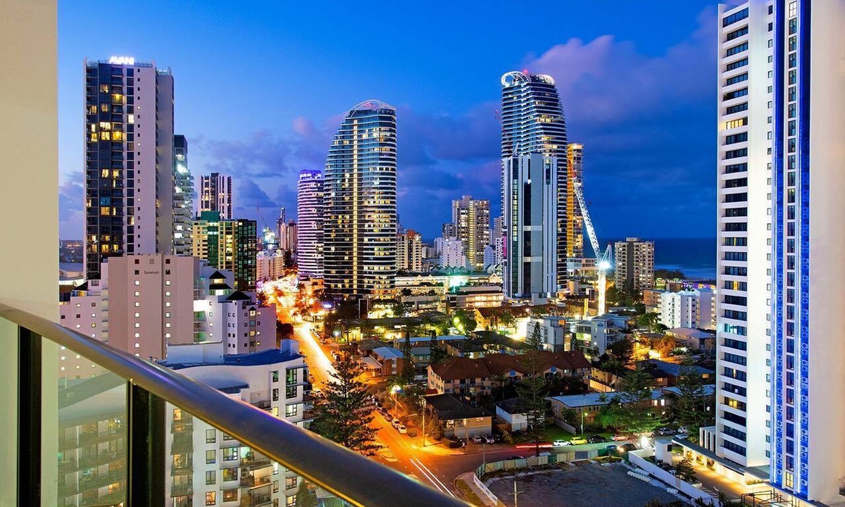 Broadbeach Apartment | Modern 2 Bedroom Apartment in Sierra Grand - CoastHM