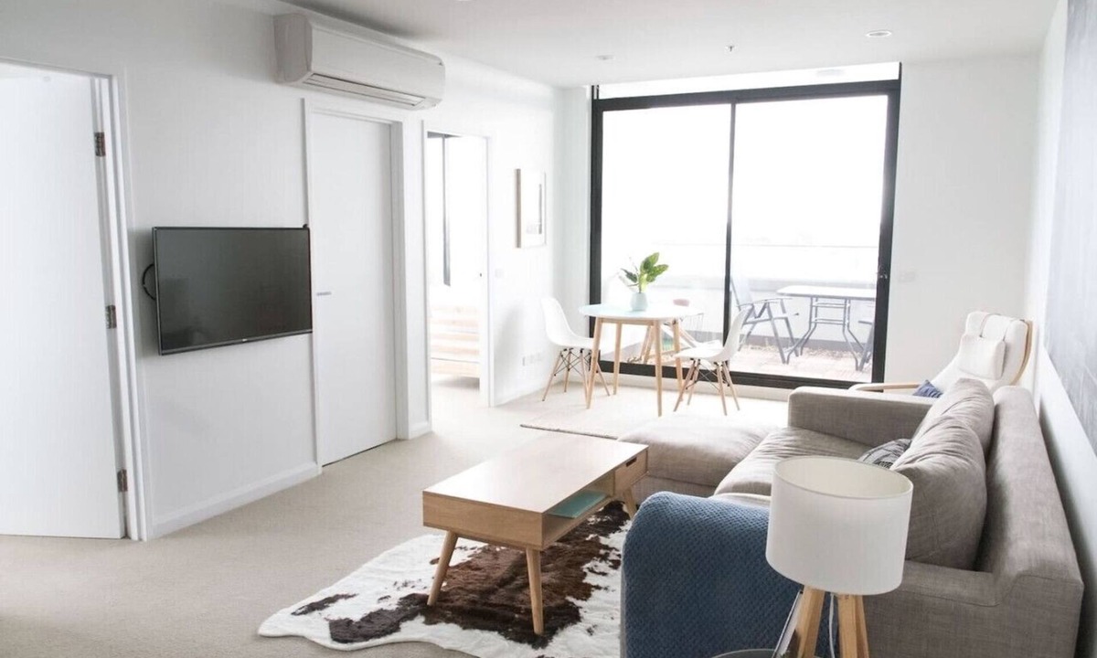 Northcote Apartment | Modern 2BD Apartment in Northcote! + Parking