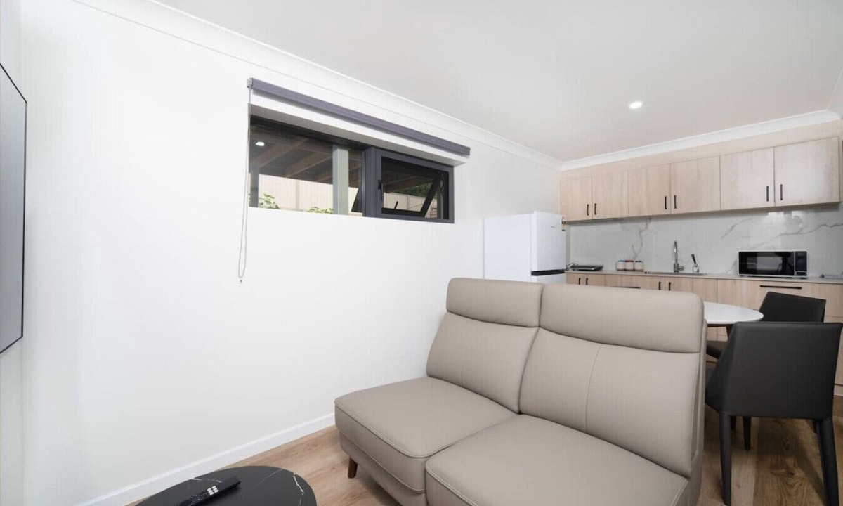 Macgregor House | Modern 2BR Home | Near Garden City & Griffith Uni