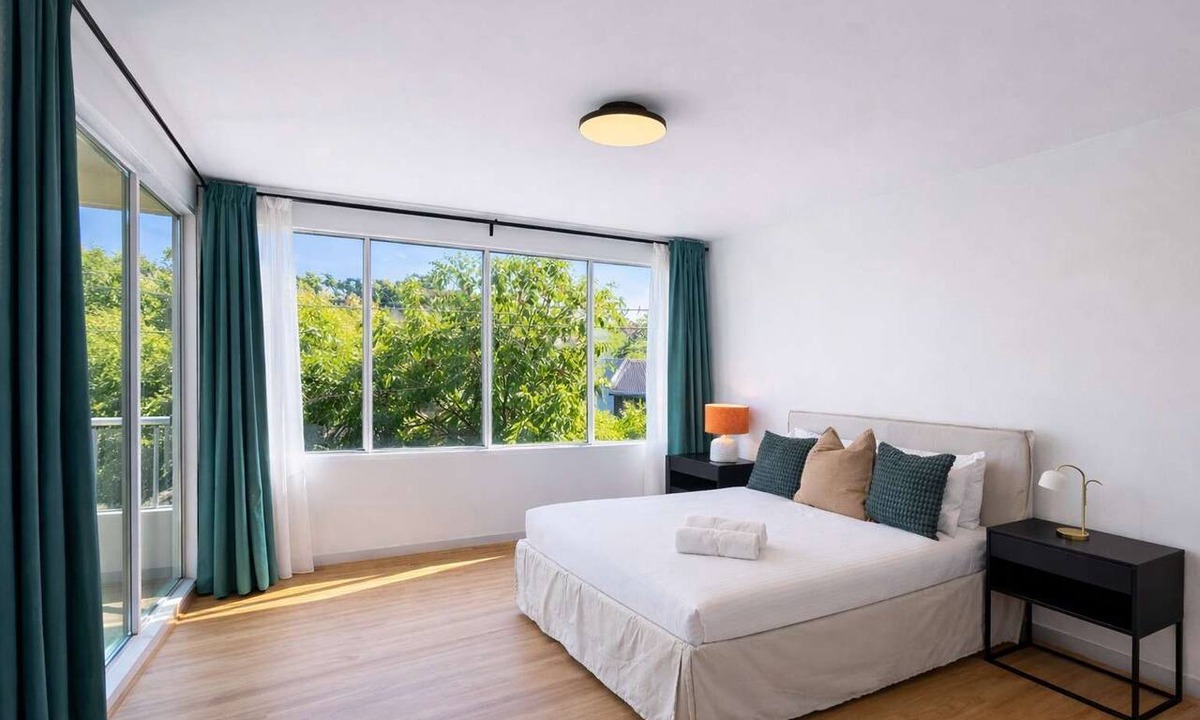 Brunswick Apartment | Modern 3 Bedroom Townhouse in Brunswick